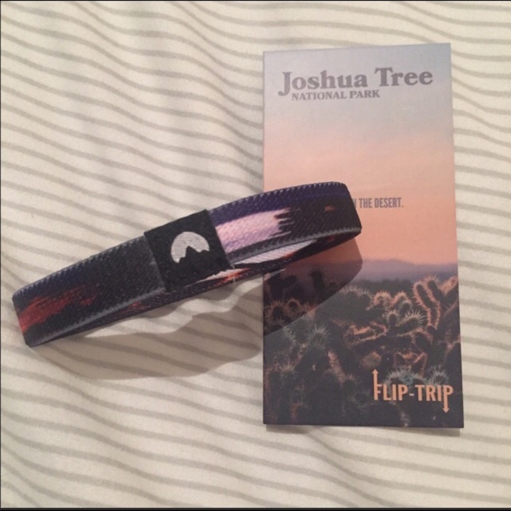 Nature Backs Flip Bracelet